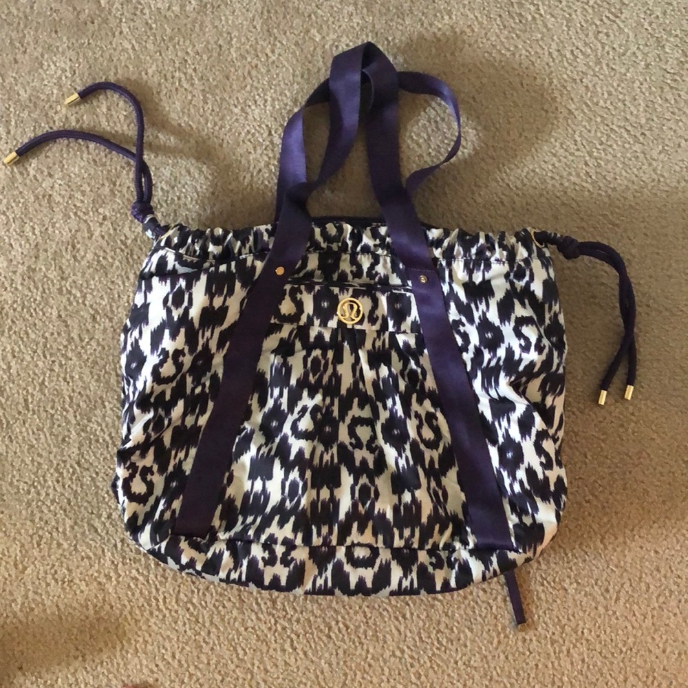 Lululemon ikat effortless duffle
